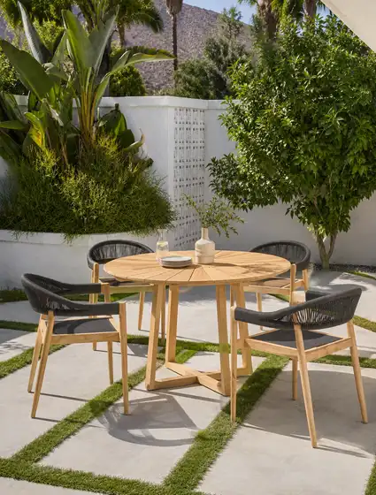 CAMBRIA ROUND DINING SET